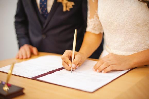 Rédiger contrats de mariage 